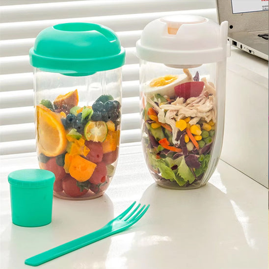 lunch-box-pret-a-etre-utilisee-pleine-de-salade