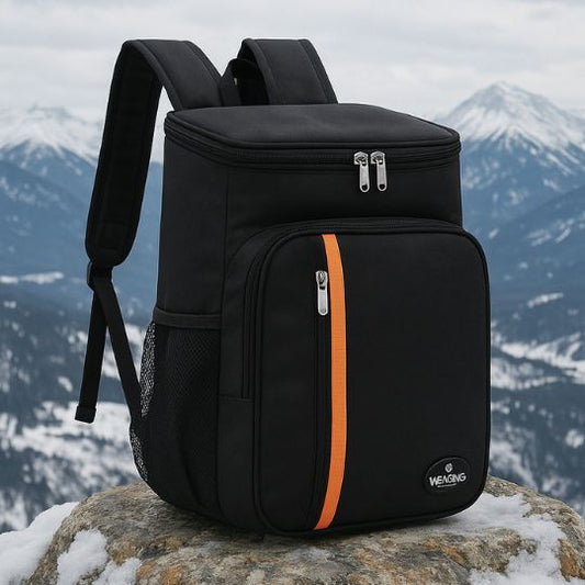 un sac a dos glaciere noir sur un rocher au sommet d'une montagne