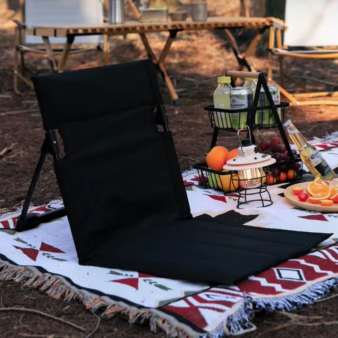 chaise-de-plage-noir-en-plein-air