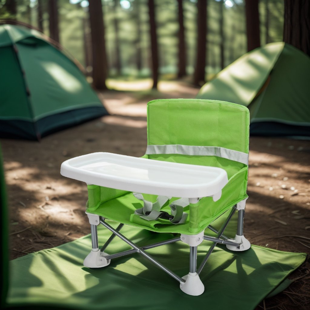 chaise-table-pour-bebe-verte-sur-tapis-de-camping