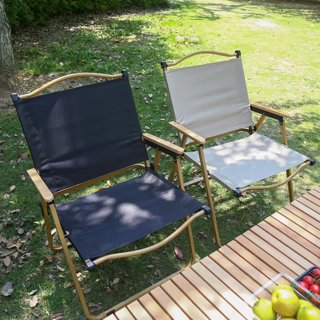 deux-fauteuil-camping-sur-le-gazon