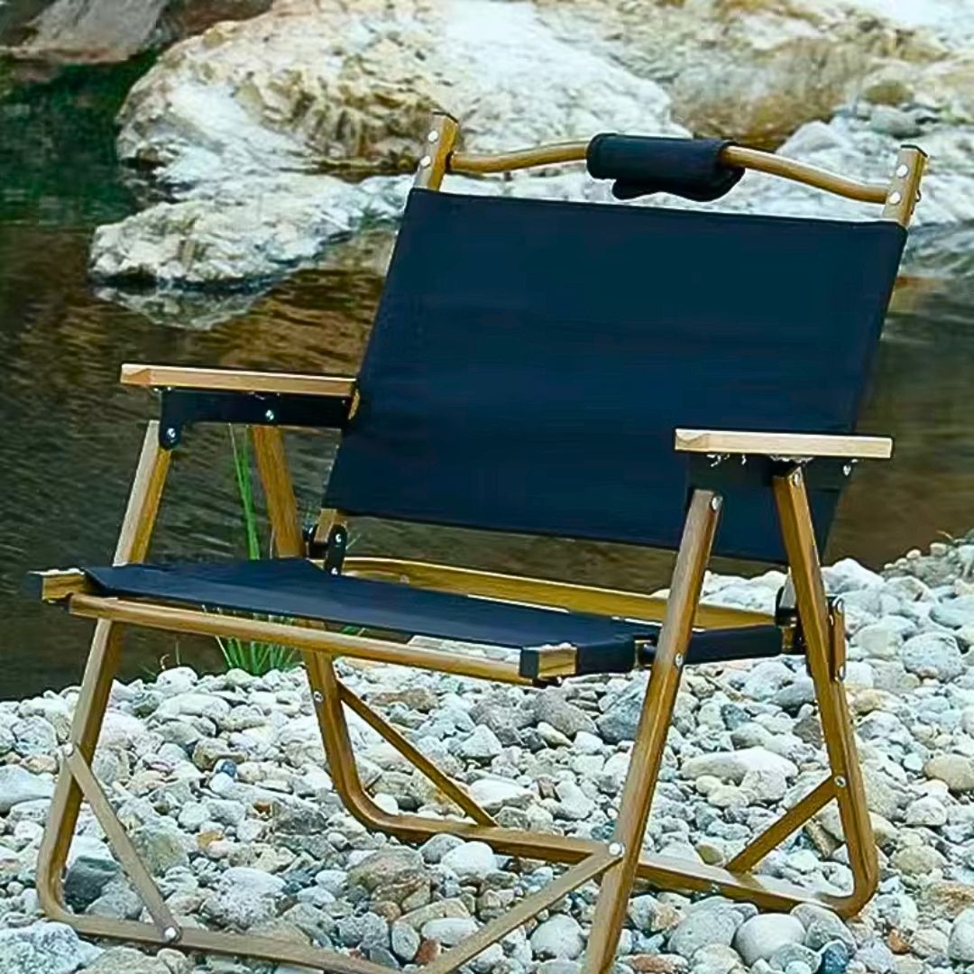 fauteuil-camping-leger-nature-pres-de-ruisseau