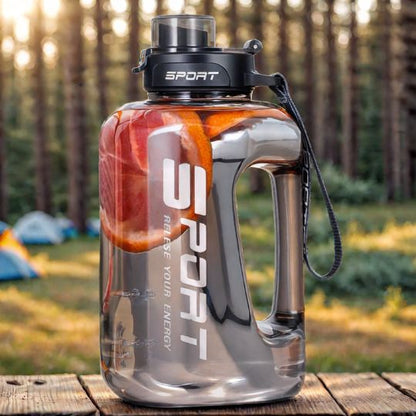gourde-de-sport-sur-table-de-camping