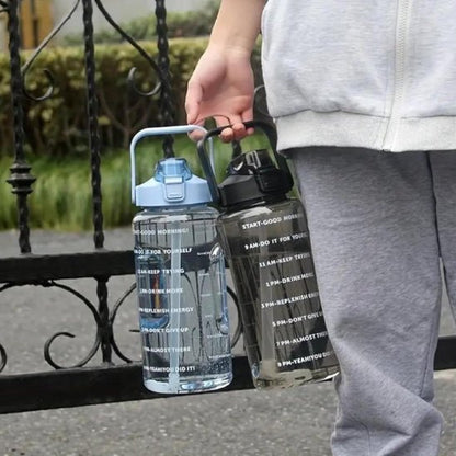 gourde-paille-tenu-par-la-sangle-en-plein-air