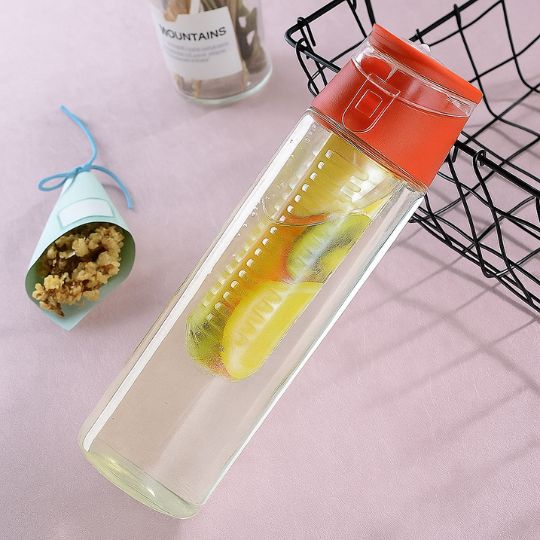 présentation d'une gourde plastique sur un comptoir