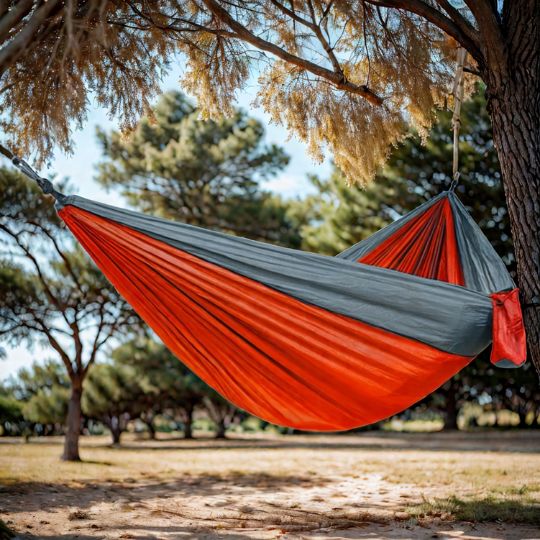 hamac-orange-et-gris-suspendu