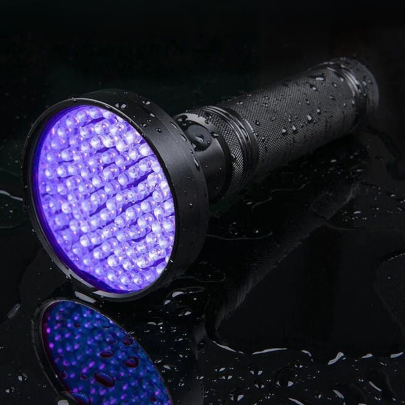 lampe-de-poche-etanche-a-la-pluie