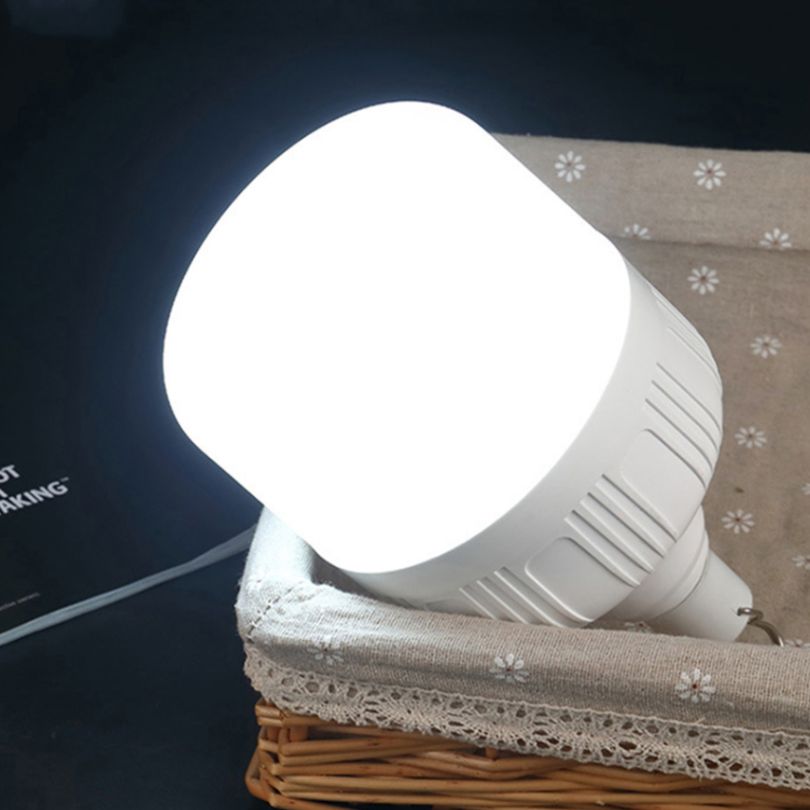 lampe-led-rechargeable-dans-un-panier