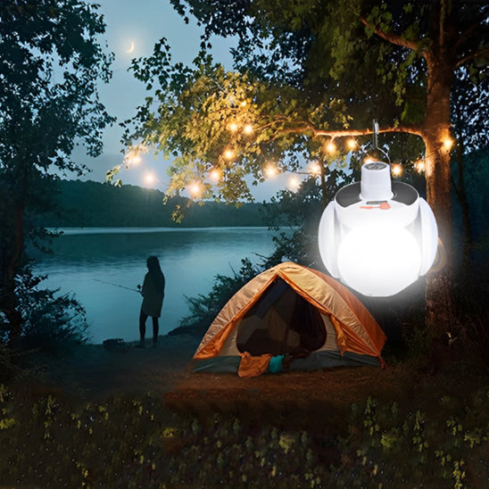 lampe-rechargeable-eclairant-une-tente-en-plein-air