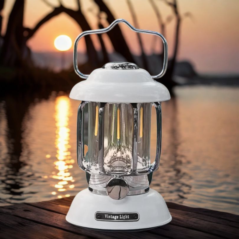 lampe-tempete-blanch-en-camping-pres-de-eau