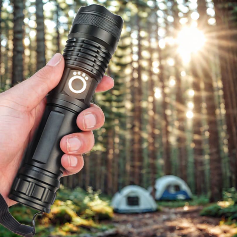 lampe-torche-en-camping-au-soleil-couchant
