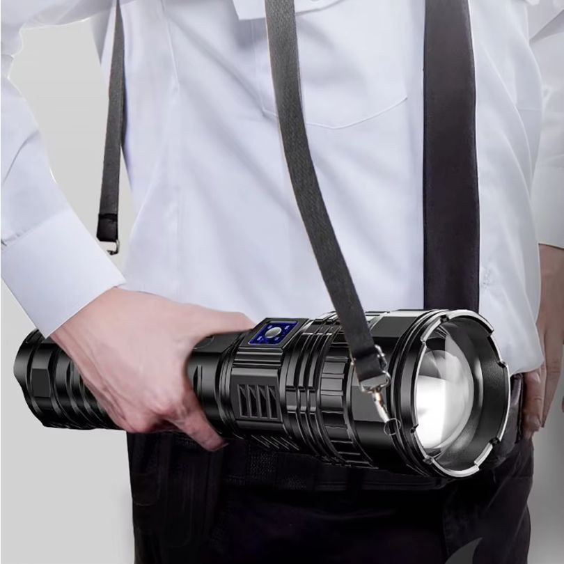lampe-torche-puissante-grosse-avec-beaucoup-de-lumens