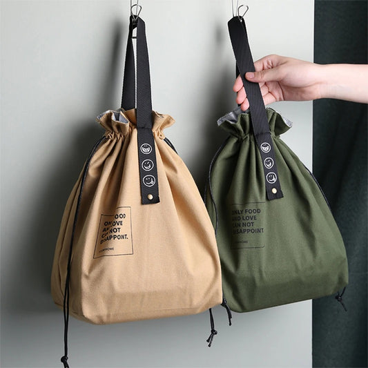 lunch-bag-accroches-au-mur