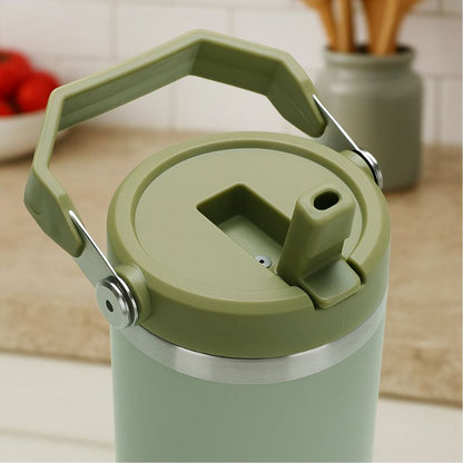 le bec verseur du mug isotherme vert