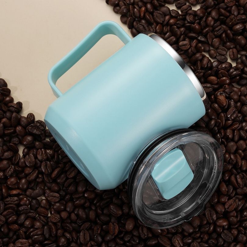 mug isotherme bleu pâle avec couvercle étanche
