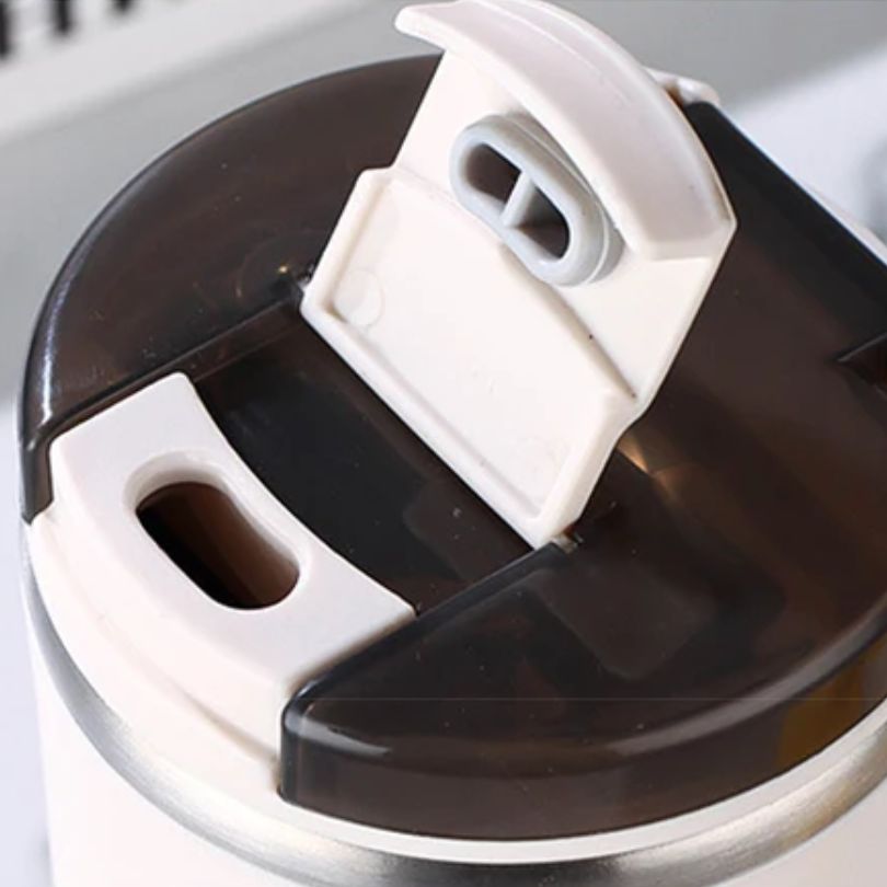 Embouchure du mug thermo blanc