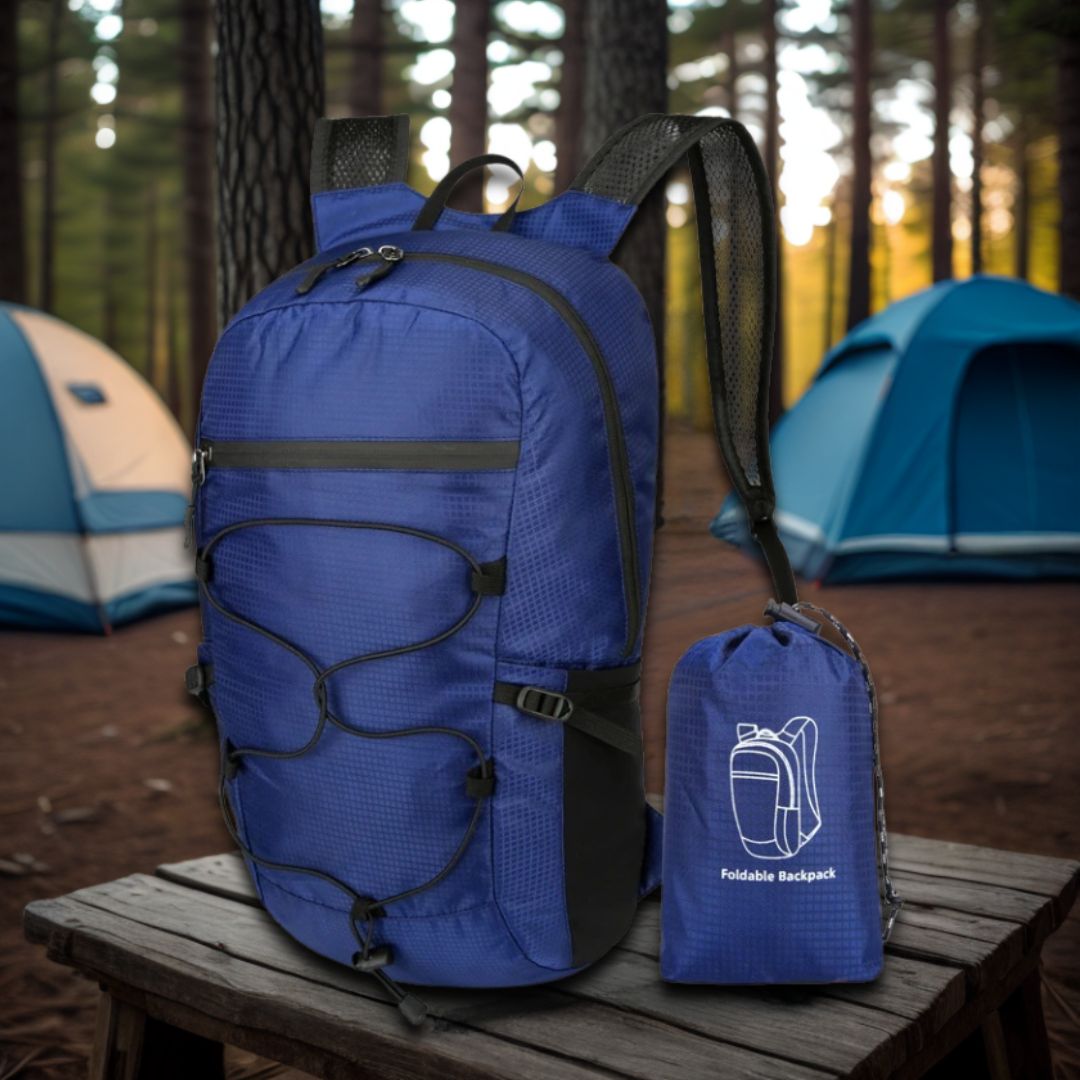 sac-a-dos-20l-bleu-sur-une-table-de-camping