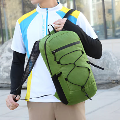 homme-avec-un-sac-a-dos-20l