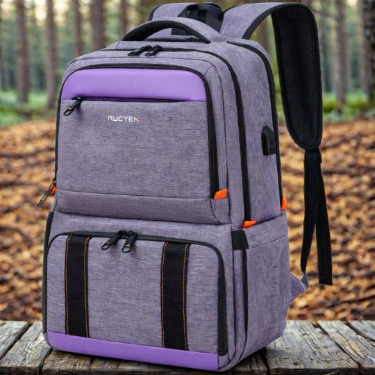 sac-a-dos-isotherme-mauve-sur-table-de-camping