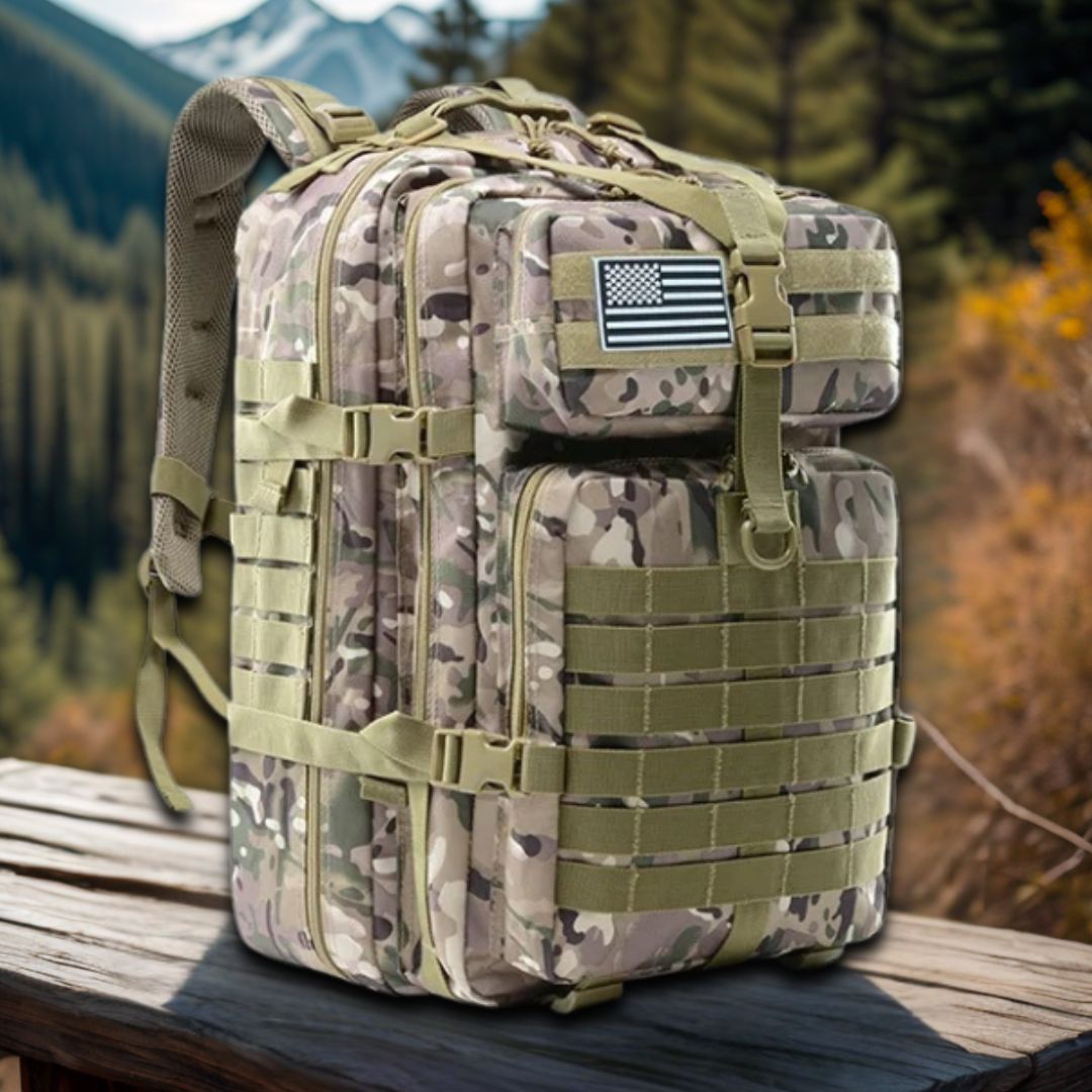 sac-à-dos-militaire-posé-sur-une-table-en-nature