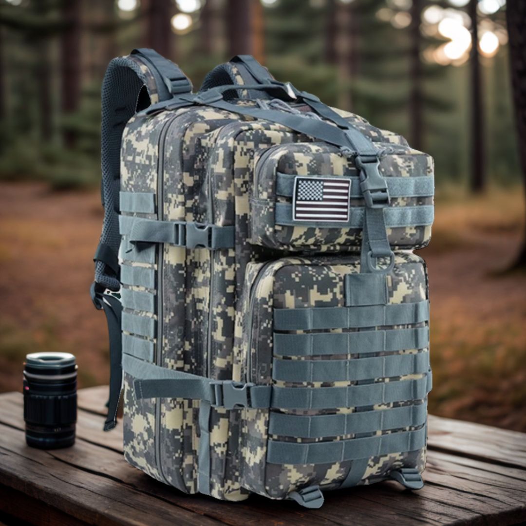 sac-à-dos-militaire-sur-une-table-de-camping