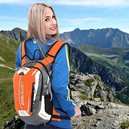 jeune-femme-en-randonnée-avec-son-sac-a-dos-sport