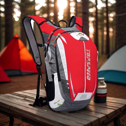 sac-a-dos-sport-rouge-sur-une-table-extérieur