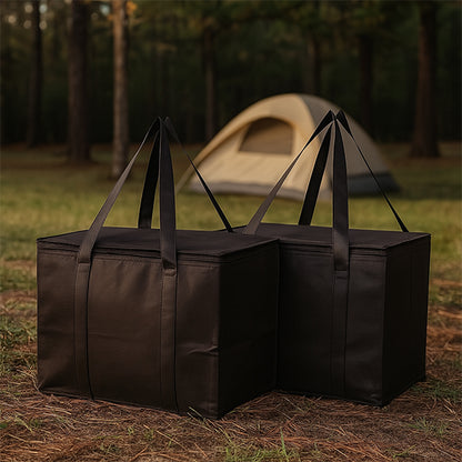 2 sac glaciere isotherme sur le gazon sur un terrain de camping