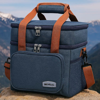 présentation d'un sac isotherme bleu sur une rocher au soleil