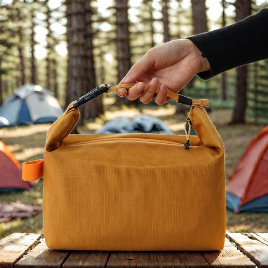 sac-isotherme-repas-orange-en-plein-air