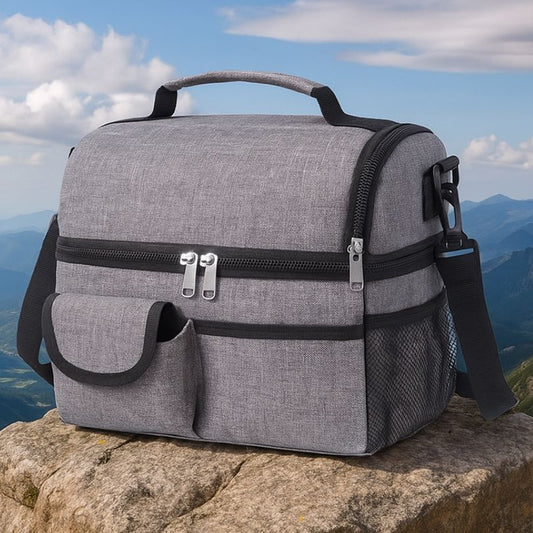 présentation d'un sac repas isotherme gris en plein air