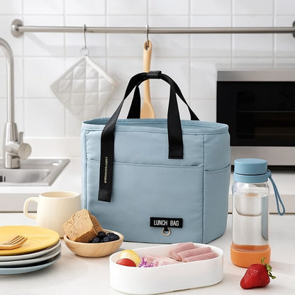 un sac thermique bleu ciel en cuisine