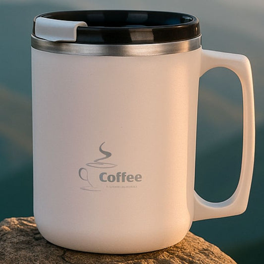 présentation d'une tasse double paroi blanche sur un rocher