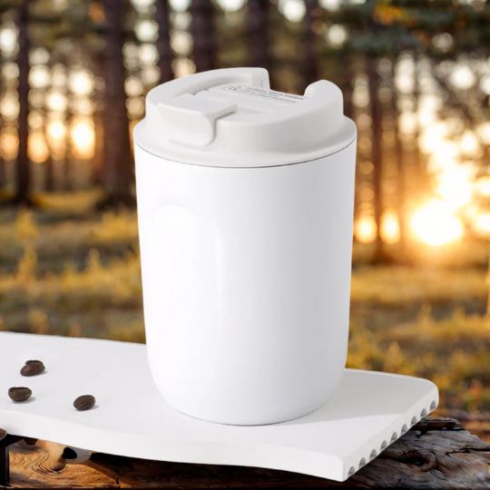 tasse-isotherme-blanc-avec-coucher-de-soleil