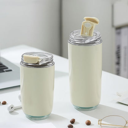 une tasse isotherme de 240 ml avec un de 480 ml cote a cote